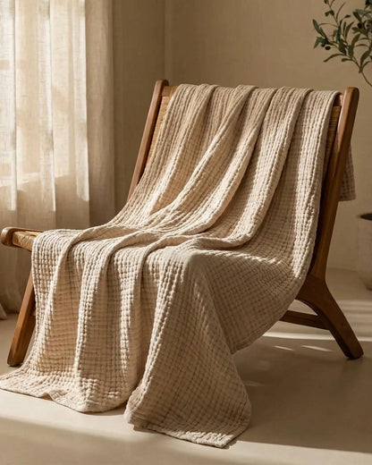 Couverture mousseline Dune – drapé sur un lit